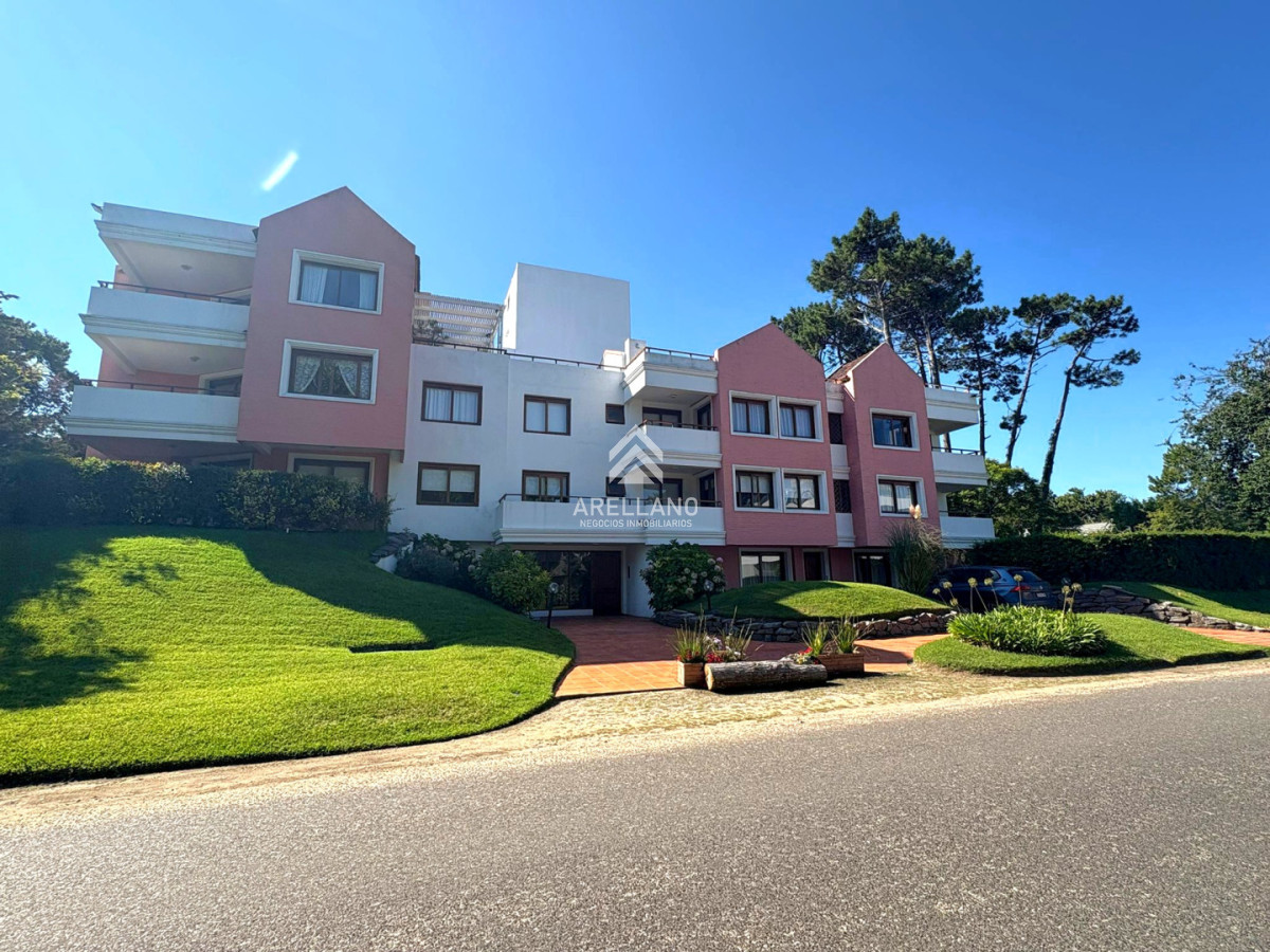 Apartamento ID.6013 - Apartamento amplio 3 dormitorios en Playa Brava garage piscina cerca del mar Punta del Este