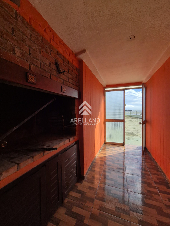 Apartamento ID.6176 - Apartamento reciclado frente al mar Playa Mansa 3 dormitorios terraza con barbacoa uso exclusivo y vista el mar Punta del Este