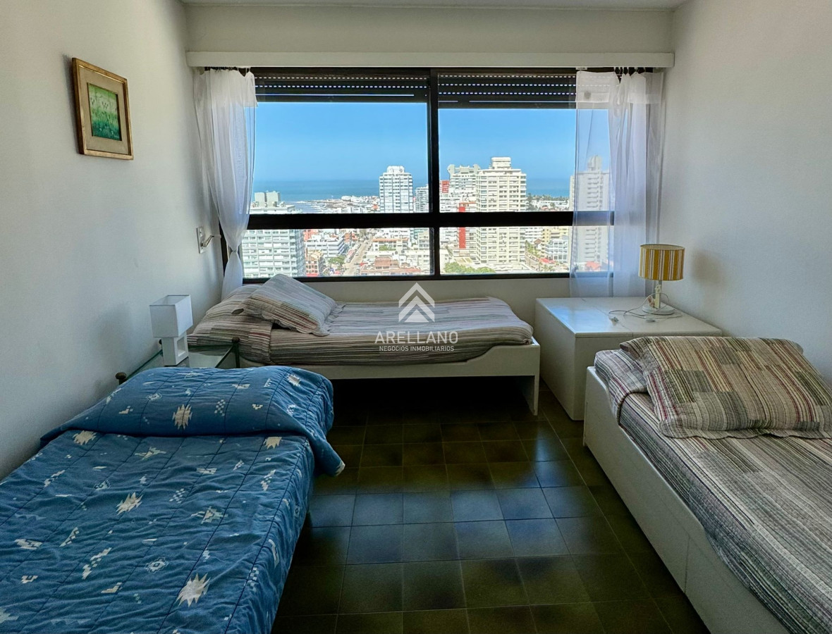 Apartamento ID.6115 - Venta Apartamento 4 dormitorios en península con excelente vista al mar 