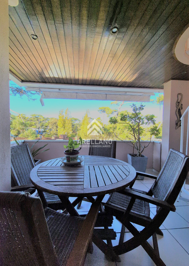 Apartamento ID.4885 - Penthouse 3 dormitorios barbacoa uso exclusivo garage piscina Playa Mansa Punta del Este