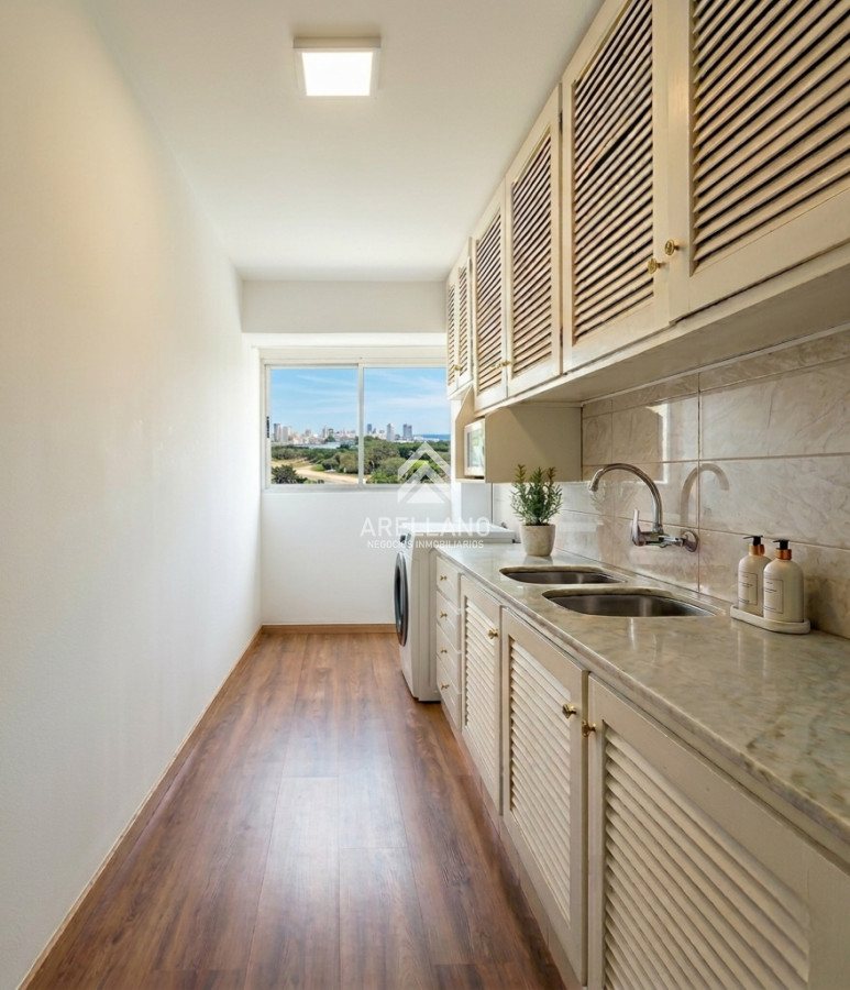 Apartamento ID.6176 - Apartamento reciclado frente al mar Playa Mansa 3 dormitorios terraza con barbacoa uso exclusivo y vista el mar Punta del Este