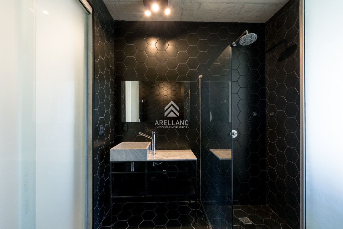 Apartamento ID.5572 - Planta de Categoría apartamento 3 dormitorios moderno con parrillero en Playa Mansa Punta del Este