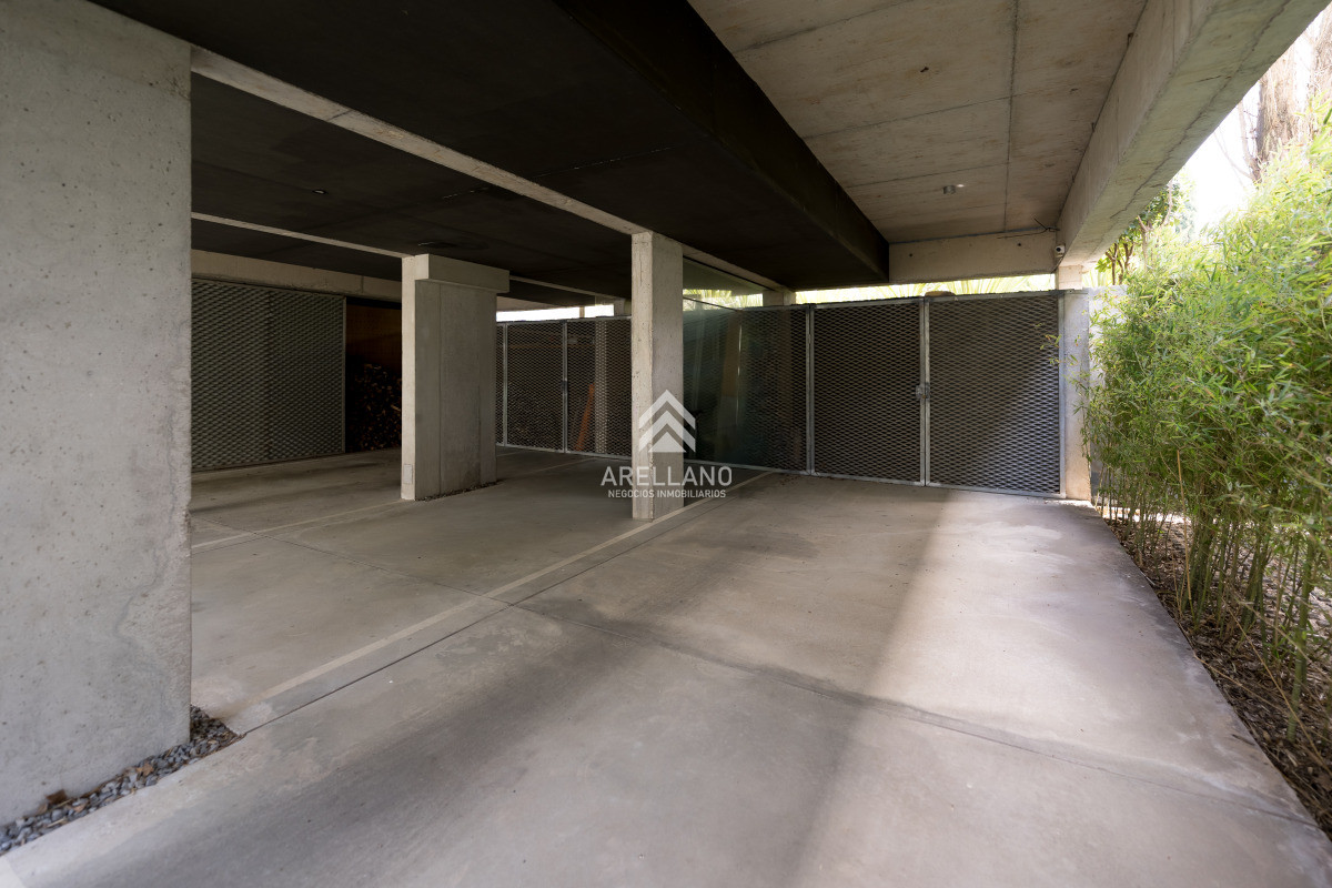 Apartamento ID.5572 - Planta de Categoría apartamento 3 dormitorios moderno con parrillero en Playa Mansa Punta del Este