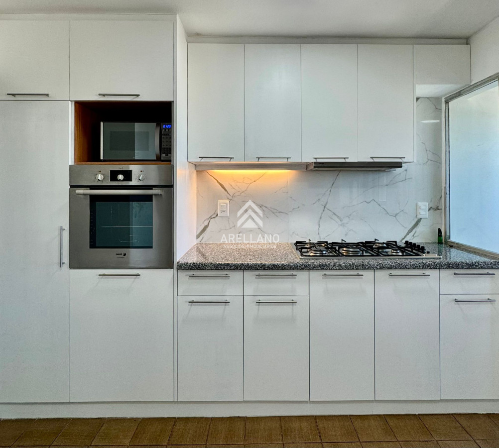 Apartamento ID.6115 - Venta Apartamento 4 dormitorios en península con excelente vista al mar 