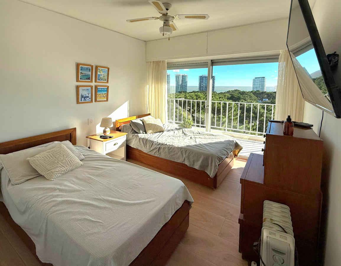 Apartamento ID.4545 - Venta apartamento 2 dormitorios con vista al mar Playa Mansa , Punta del Este 