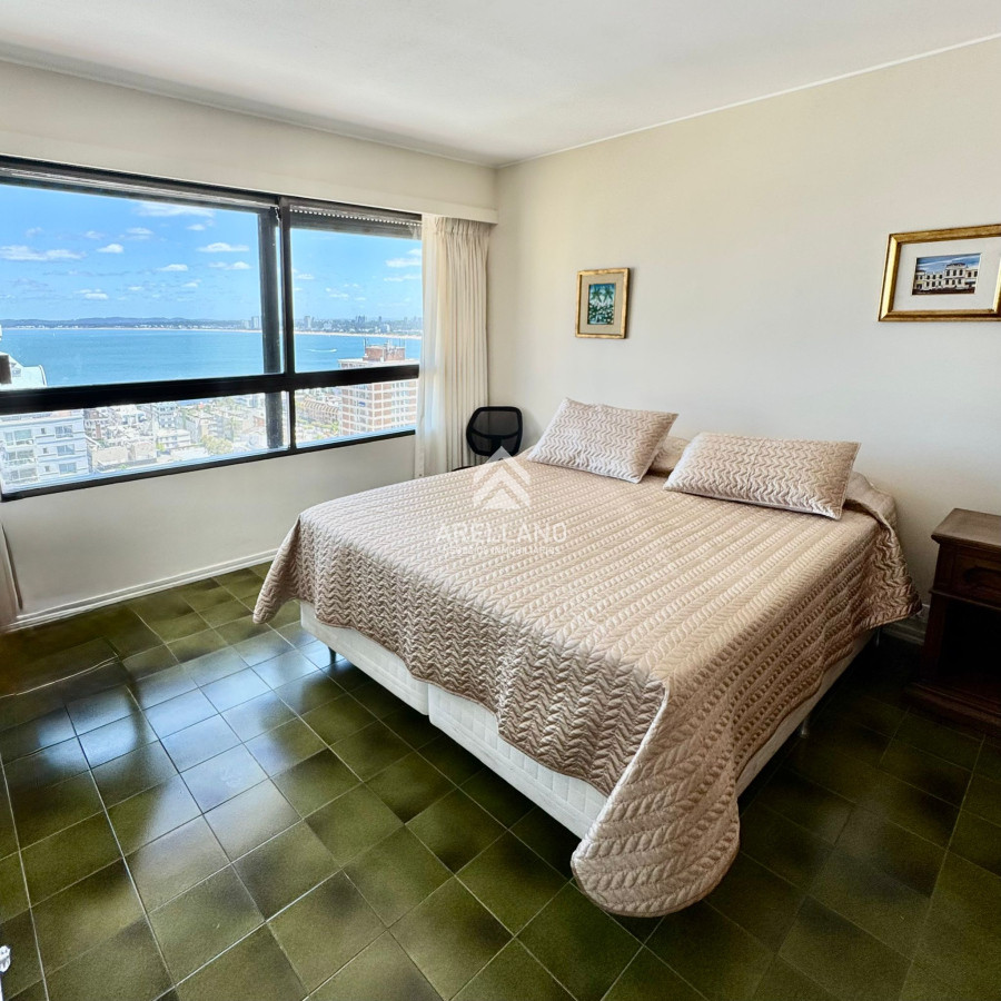 Apartamento ID.6115 - Venta Apartamento 4 dormitorios en península con excelente vista al mar 