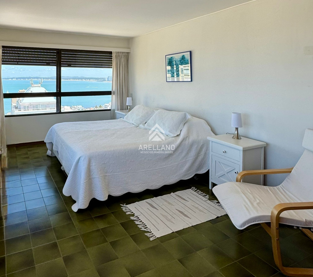 Apartamento ID.6115 - Venta Apartamento 4 dormitorios en península con excelente vista al mar 