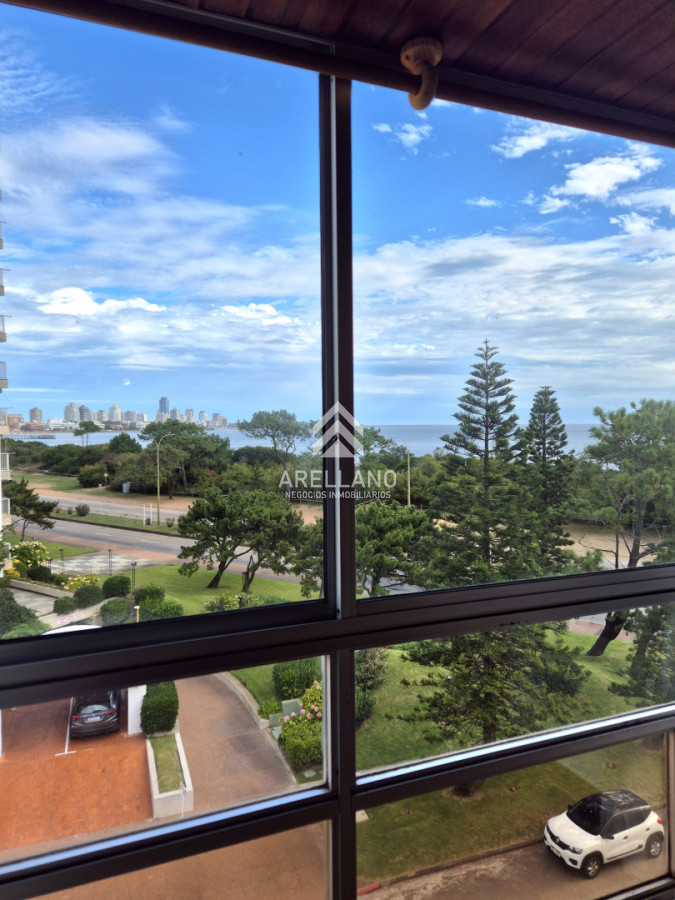 Apartamento ID.6176 - Apartamento reciclado frente al mar Playa Mansa 3 dormitorios terraza con barbacoa uso exclusivo y vista el mar Punta del Este