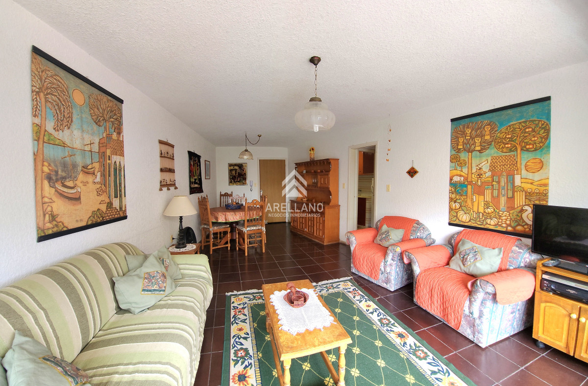 Apartamento ID.4377 - Venta Apartamento de 2 dormitorios 2 baños con garage en Playa Mansa