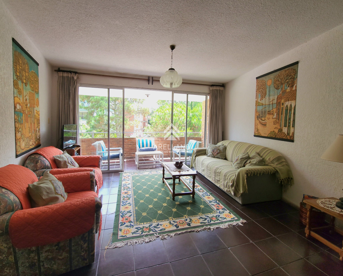 Apartamento ID.4377 - Venta Apartamento de 2 dormitorios 2 baños con garage en Playa Mansa