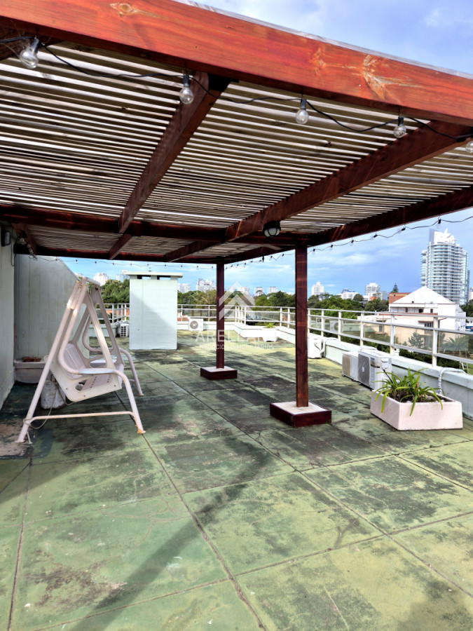 Apartamento ID.6176 - Apartamento reciclado frente al mar Playa Mansa 3 dormitorios terraza con barbacoa uso exclusivo y vista el mar Punta del Este