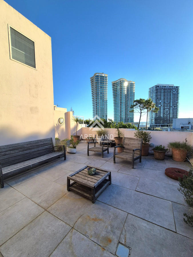Apartamento ID.4885 - Penthouse 3 dormitorios barbacoa uso exclusivo garage piscina Playa Mansa Punta del Este
