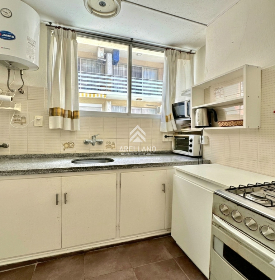 Apartamento ID.6079 - Oportunidad 2 dormitorios con balcón primera línea Playa Mansa 