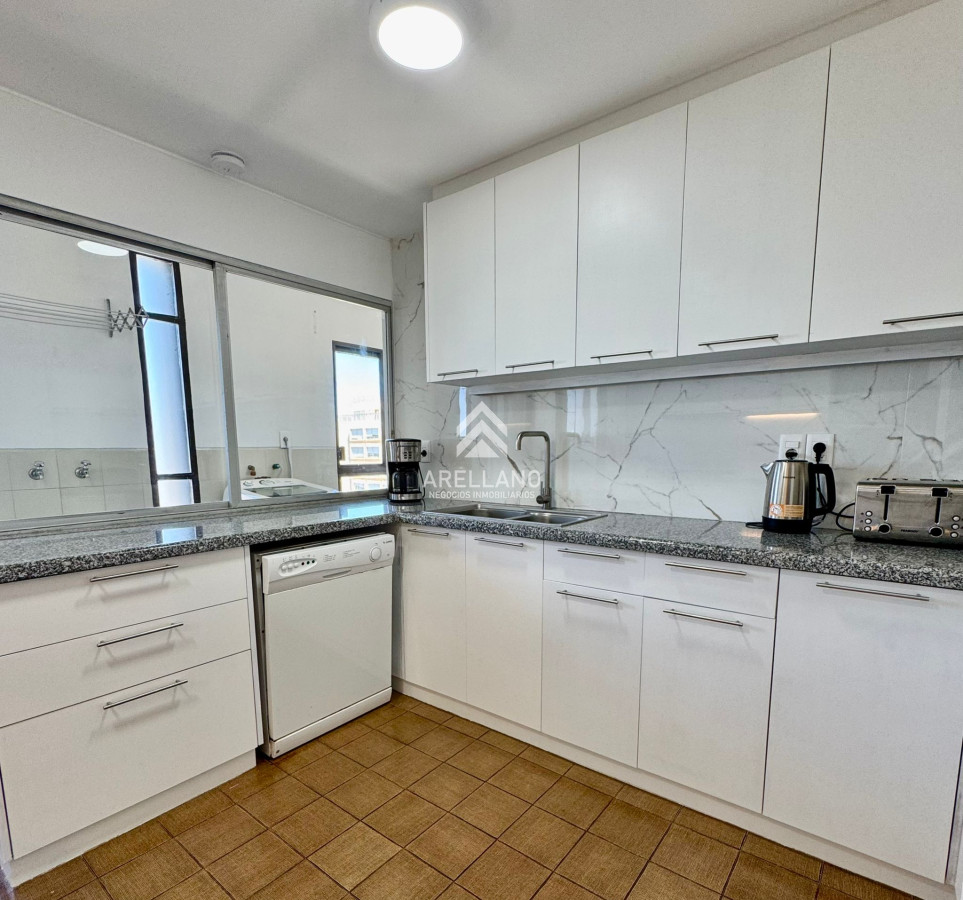 Apartamento ID.6115 - Venta Apartamento 4 dormitorios en península con excelente vista al mar 