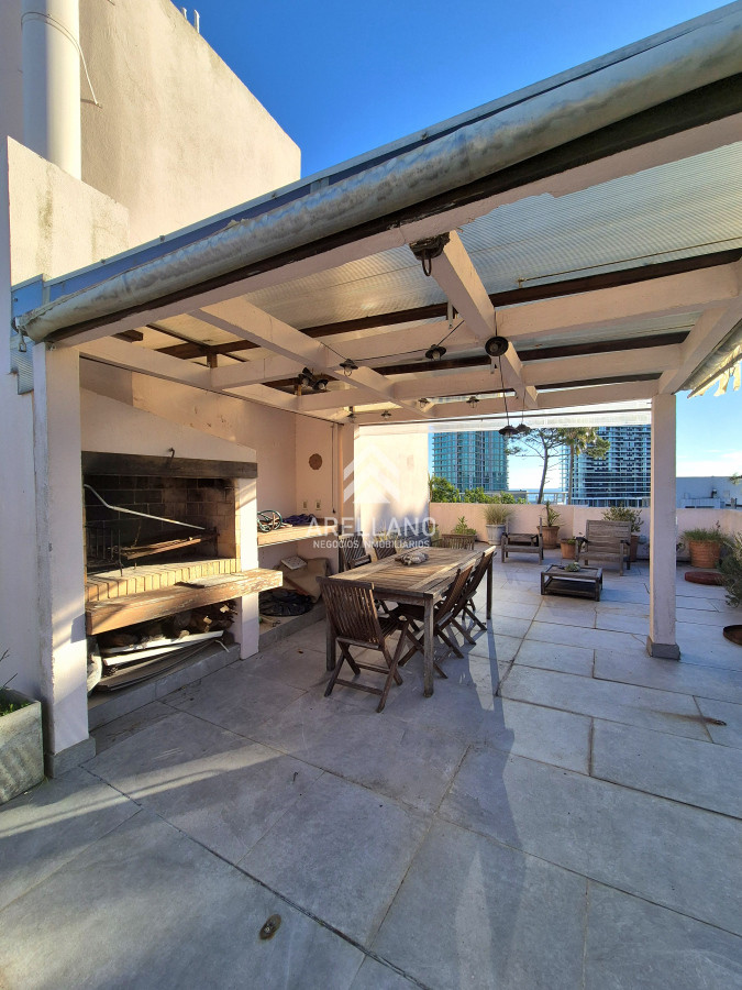 Apartamento ID.4885 - Penthouse 3 dormitorios barbacoa uso exclusivo garage piscina Playa Mansa Punta del Este