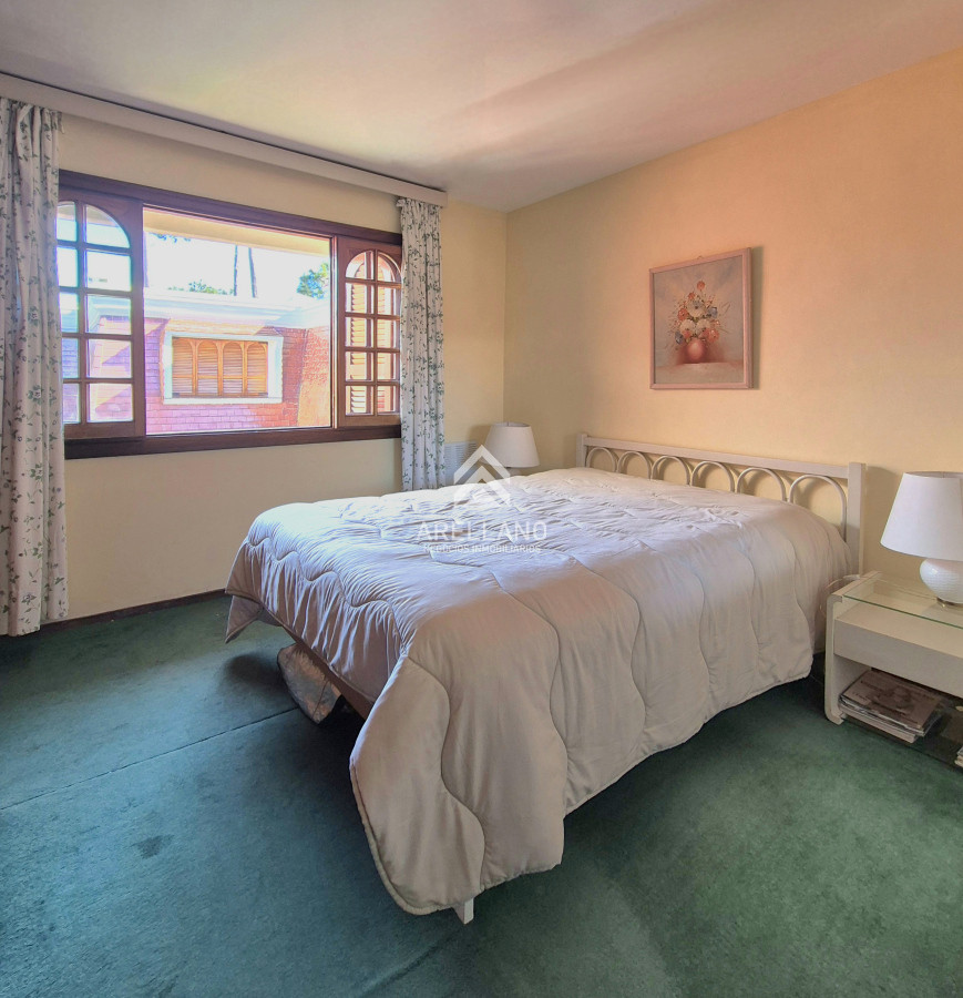 Apartamento ID.4480 - Oportunidad venta casa 2 dormitorios Playa Mansa cochera y parrillero