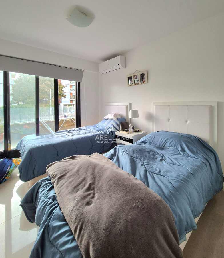 Apartamento ID.4539 - Oportunidad Apartamento 2 dormitorios moderno gran terraza cochera piscina Playa Mansa Punta del Este