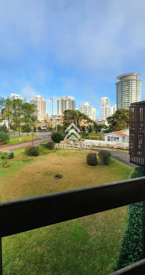 Apartamento ID.3964 - Venta apartamento 2 dormitorios 2 baños terraza cochera y estufa a leña Aidy Grill Punta del Este