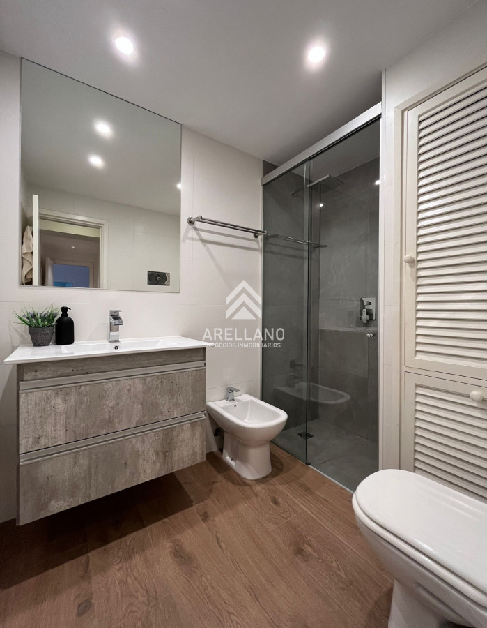 Apartamento ID.4545 - Venta apartamento 2 dormitorios con vista al mar Playa Mansa , Punta del Este 