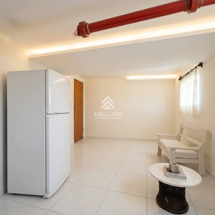 Apartamento ID.6176 - Apartamento reciclado frente al mar Playa Mansa 3 dormitorios terraza con barbacoa uso exclusivo y vista el mar Punta del Este