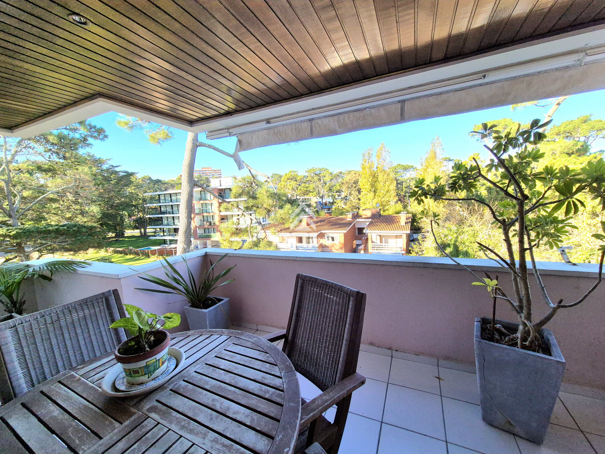 Apartamento ID.4885 - Penthouse 3 dormitorios barbacoa uso exclusivo garage piscina Playa Mansa Punta del Este
