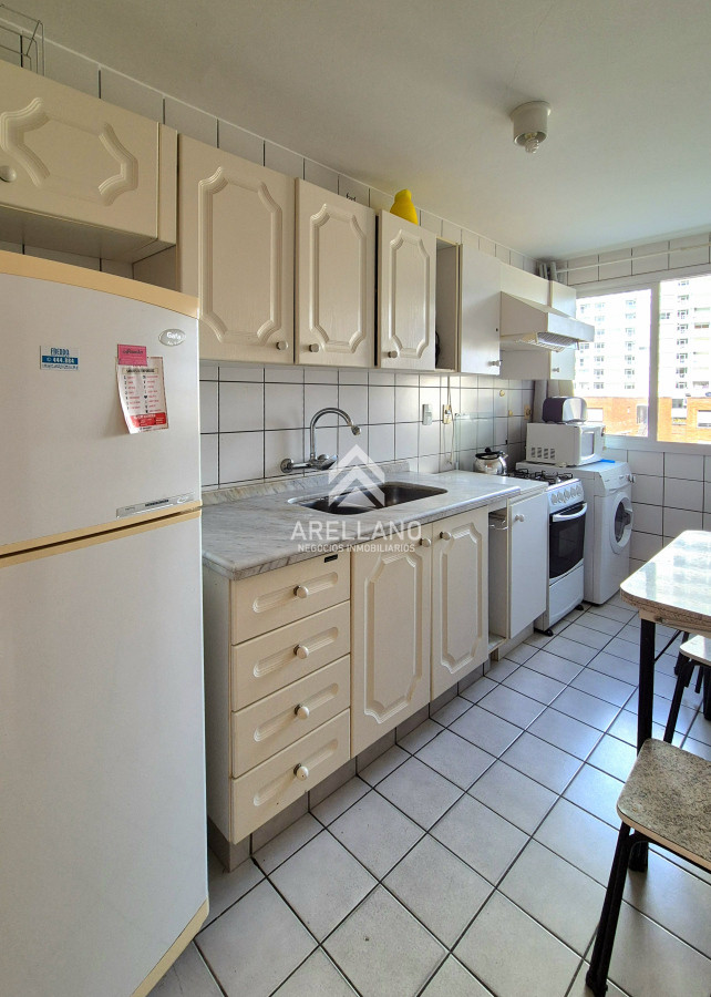 Apartamento ID.4542 - Venta Apartamento 2 dormitorios terraza cochera a sólo 100mts del mar en Playa Mansa Punta del Este