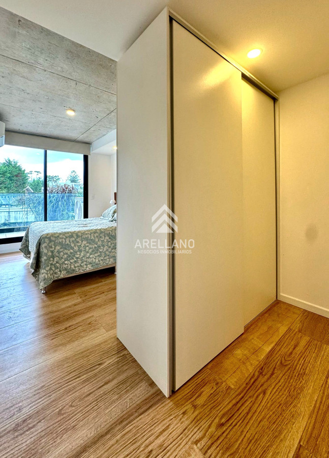 Apartamento ID.4438 - Venta Apartamento 2 dormitorios con parrillero a estrenar primera linea Playa Mansa, Punta del Este 