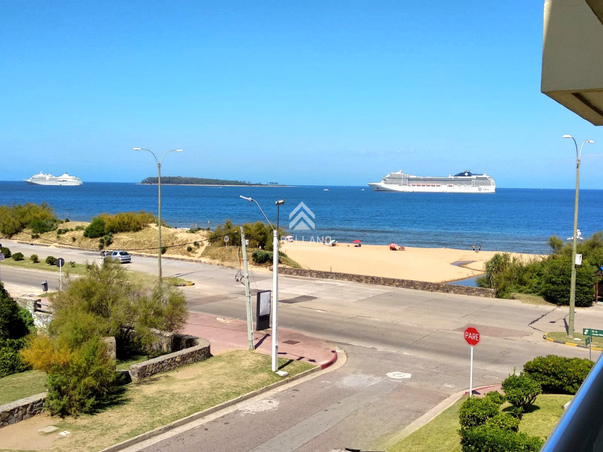 Apartamento ID.4674 - Nuda propiedad Apartamento 2 dormitorios 2 baños terraza garage vista al mar 