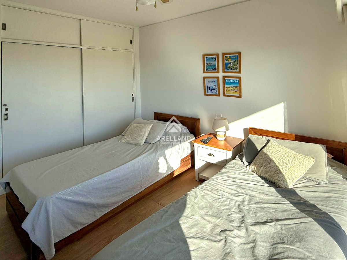 Apartamento ID.4545 - Venta apartamento 2 dormitorios con vista al mar Playa Mansa , Punta del Este 
