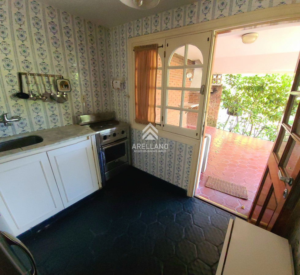 Apartamento ID.4480 - Oportunidad venta casa 2 dormitorios Playa Mansa cochera y parrillero