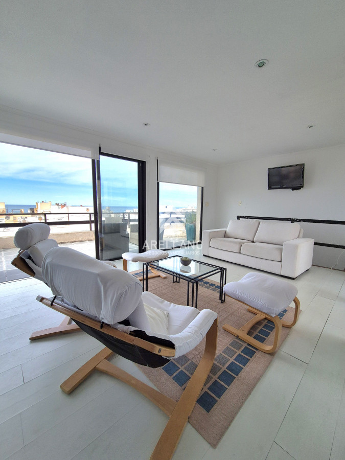 Apartamento ID.2436 - Venta Duplex-Penthouse Península 3 dormitorios 2 baños garage