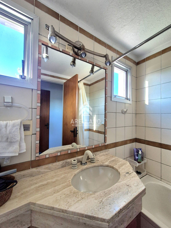 Apartamento ID.4885 - Penthouse 3 dormitorios barbacoa uso exclusivo garage piscina Playa Mansa Punta del Este