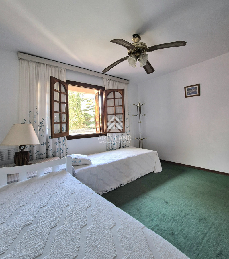 Apartamento ID.4480 - Oportunidad venta casa 2 dormitorios Playa Mansa cochera y parrillero