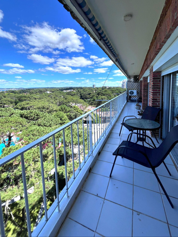 Apartamento ID.4545 - Venta apartamento 2 dormitorios con vista al mar Playa Mansa , Punta del Este 