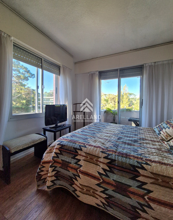 Apartamento ID.4885 - Penthouse 3 dormitorios barbacoa uso exclusivo garage piscina Playa Mansa Punta del Este