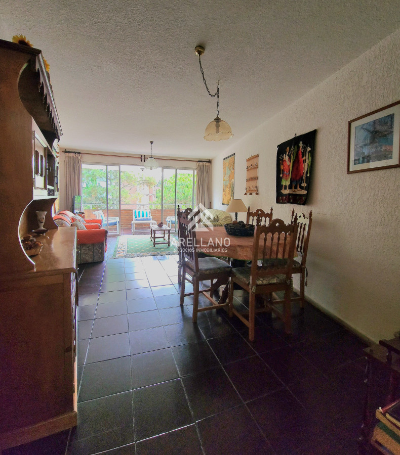 Apartamento ID.4377 - Venta Apartamento de 2 dormitorios 2 baños con garage en Playa Mansa