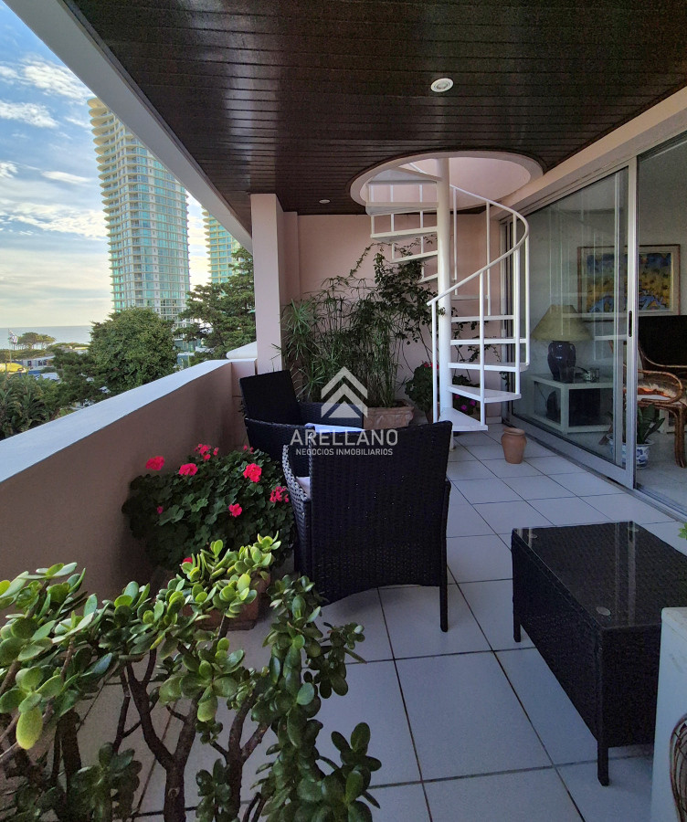 Apartamento ID.2510 - Venta Penthouse con barbacoa de uso exclusivo Playa Mansa Punta del Este