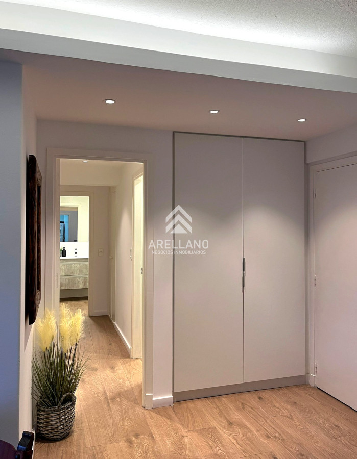 Apartamento ID.4545 - Venta apartamento 2 dormitorios con vista al mar Playa Mansa , Punta del Este 