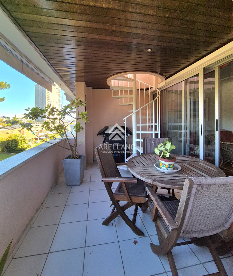 Apartamento ID.4885 - Penthouse 3 dormitorios barbacoa uso exclusivo garage piscina Playa Mansa Punta del Este