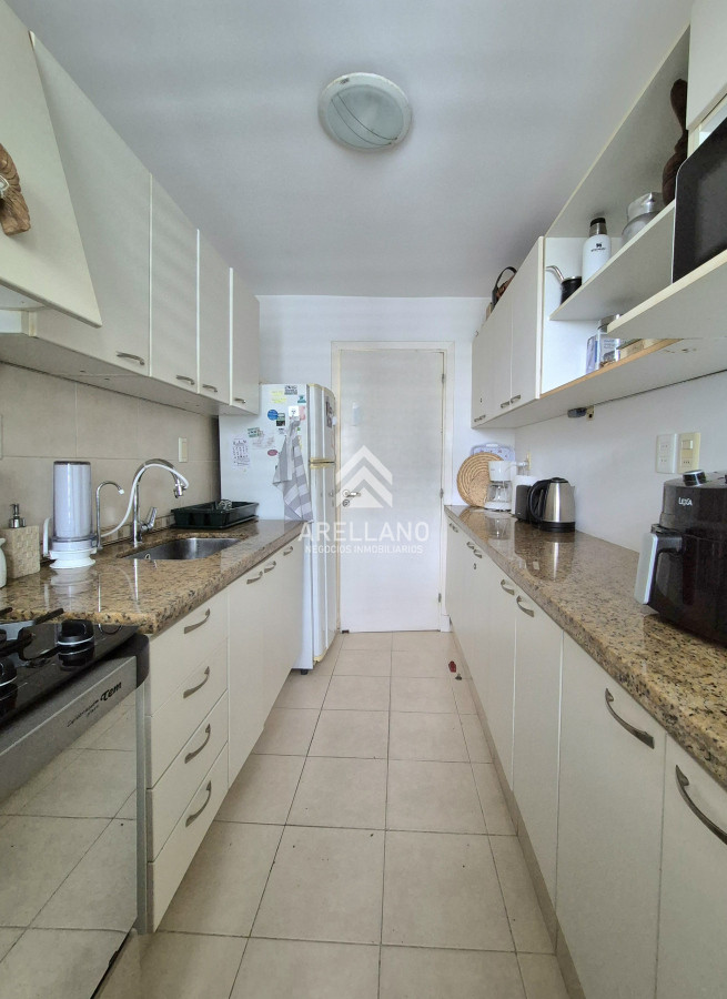 Apartamento ID.4559 - Venta apartamento moderno piso alto 3 dormitorios 2 baños terraza con vista al mar 