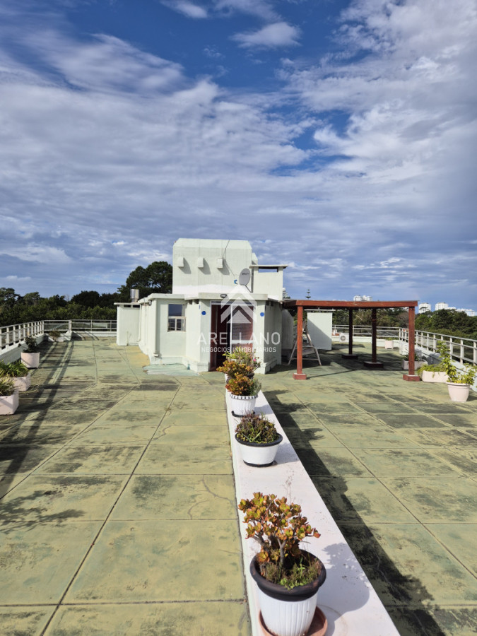 Apartamento ID.6176 - Apartamento reciclado frente al mar Playa Mansa 3 dormitorios terraza con barbacoa uso exclusivo y vista el mar Punta del Este