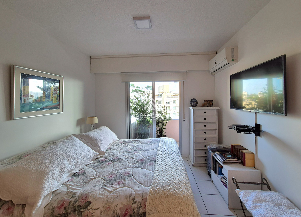 Apartamento ID.2510 - Venta Penthouse con barbacoa de uso exclusivo Playa Mansa Punta del Este