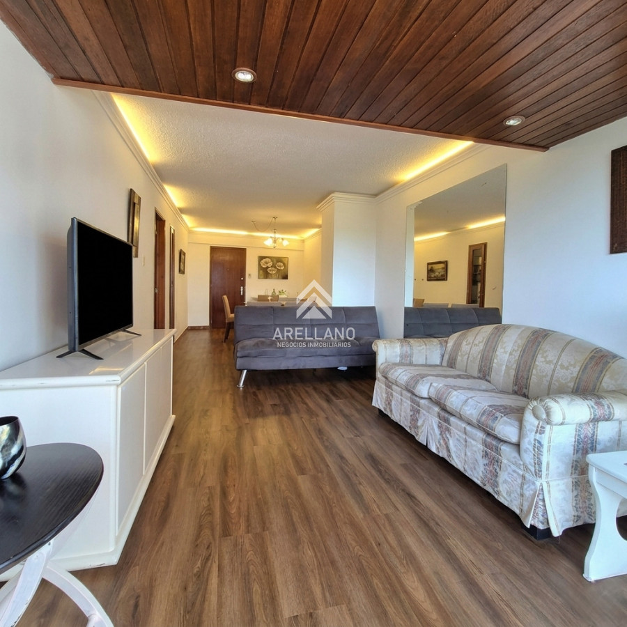 Apartamento ID.6176 - Apartamento reciclado frente al mar Playa Mansa 3 dormitorios terraza con barbacoa uso exclusivo y vista el mar Punta del Este