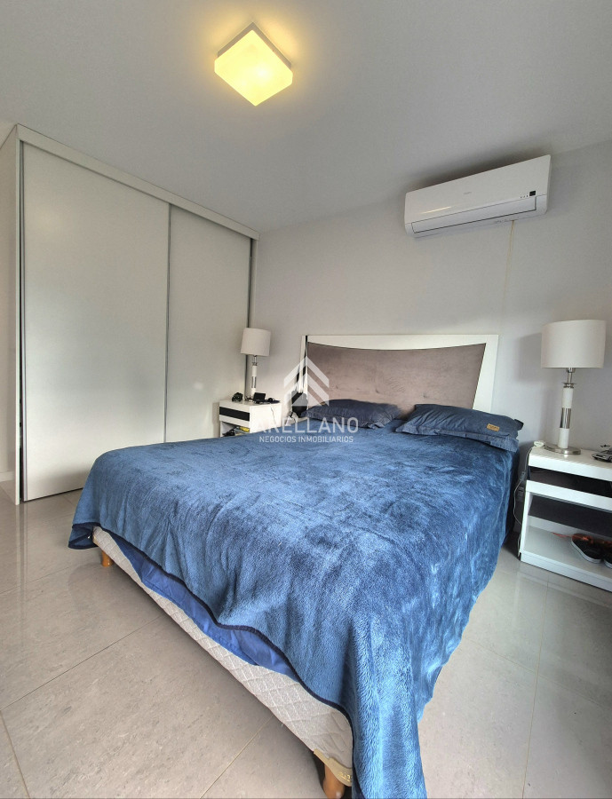 Apartamento ID.4539 - Oportunidad Apartamento 2 dormitorios moderno gran terraza cochera piscina Playa Mansa Punta del Este