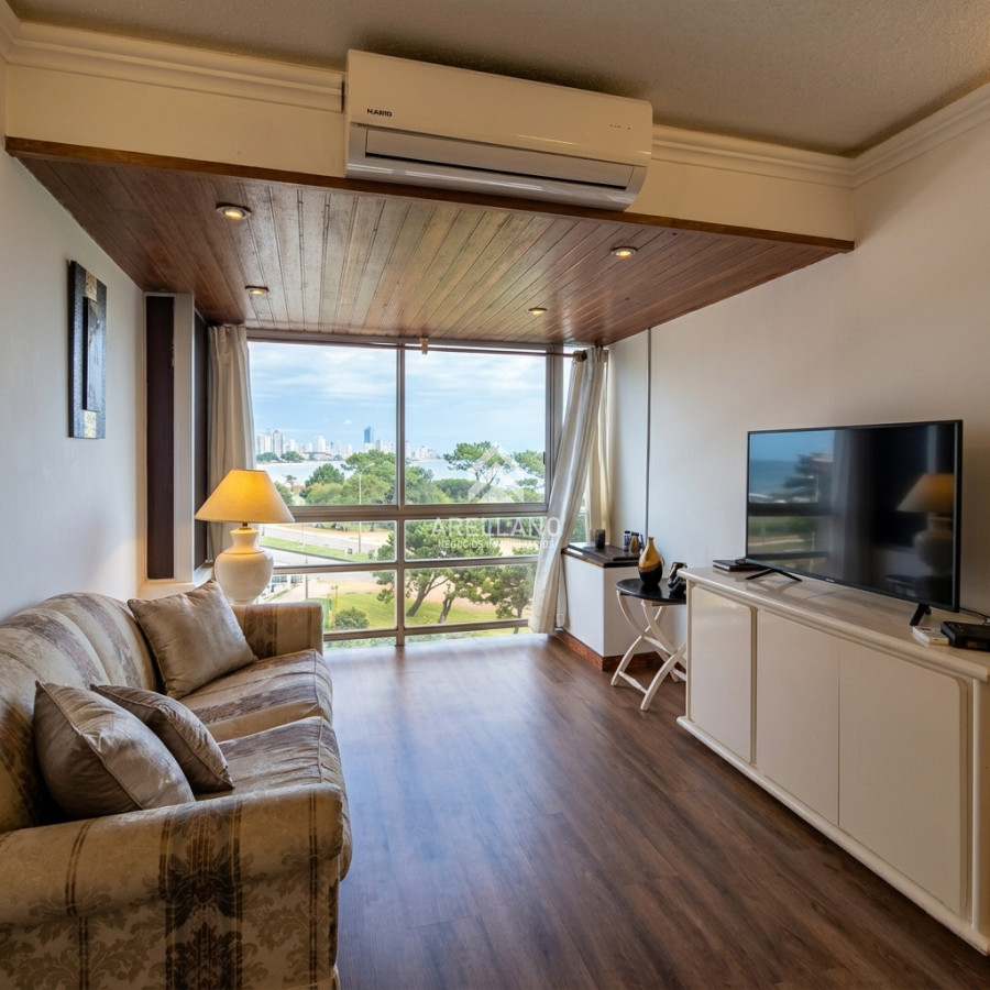 Apartamento ID.6176 - Apartamento reciclado frente al mar Playa Mansa 3 dormitorios terraza con barbacoa uso exclusivo y vista el mar Punta del Este