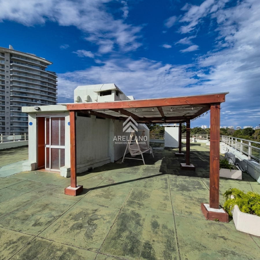 Apartamento ID.6176 - Apartamento reciclado frente al mar Playa Mansa 3 dormitorios terraza con barbacoa uso exclusivo y vista el mar Punta del Este
