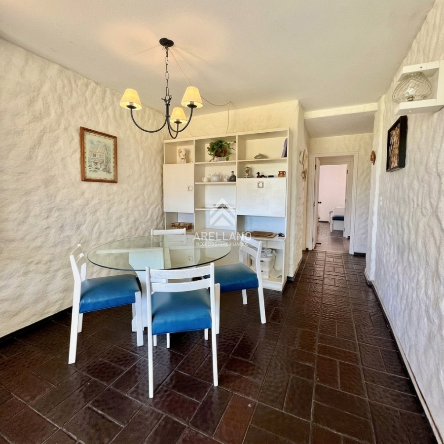 Apartamento ID.6079 - Oportunidad 2 dormitorios con balcón primera línea Playa Mansa 