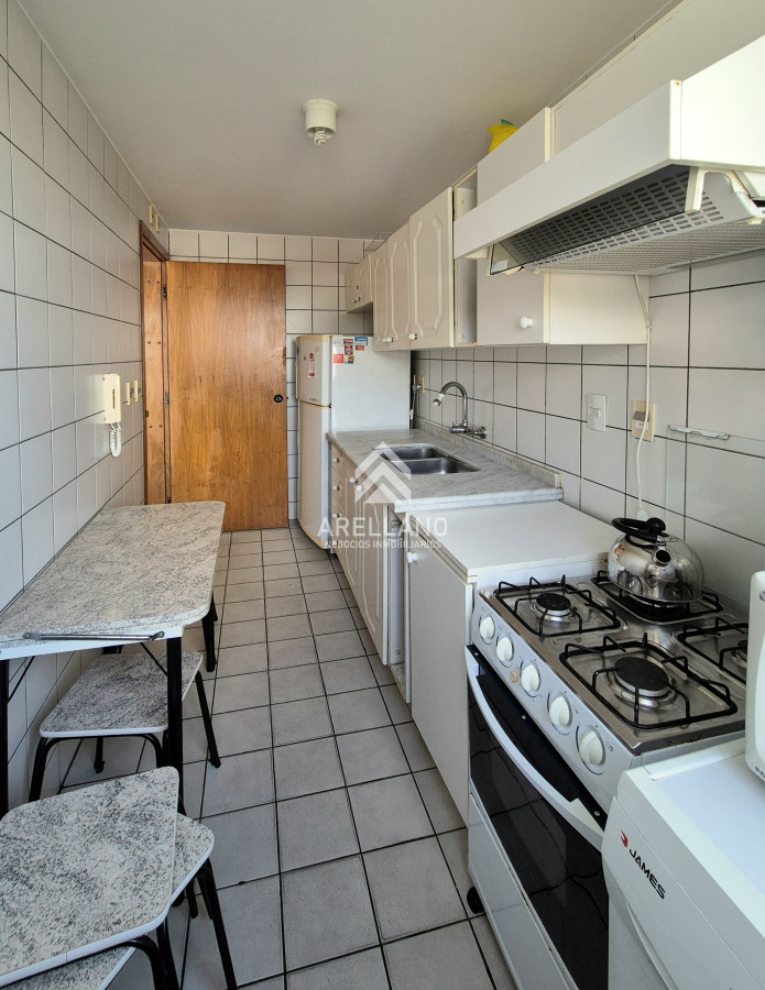 Apartamento ID.4542 - Venta Apartamento 2 dormitorios terraza cochera a sólo 100mts del mar en Playa Mansa Punta del Este