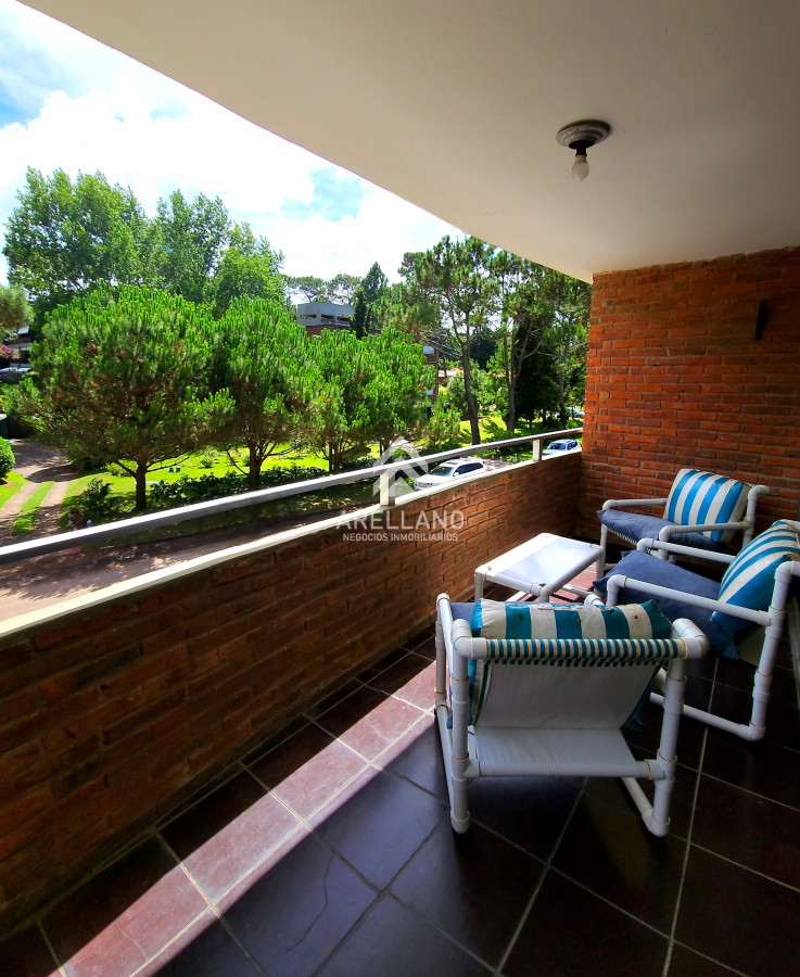 Apartamento ID.4377 - Venta Apartamento de 2 dormitorios 2 baños con garage en Playa Mansa