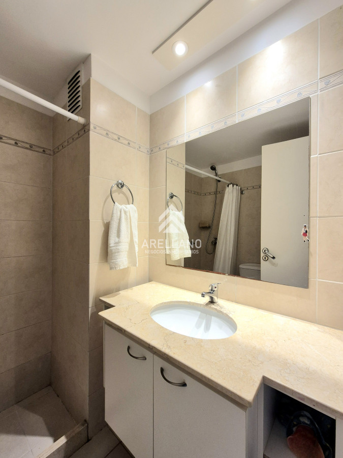 Apartamento ID.4559 - Venta apartamento moderno piso alto 3 dormitorios 2 baños terraza con vista al mar 
